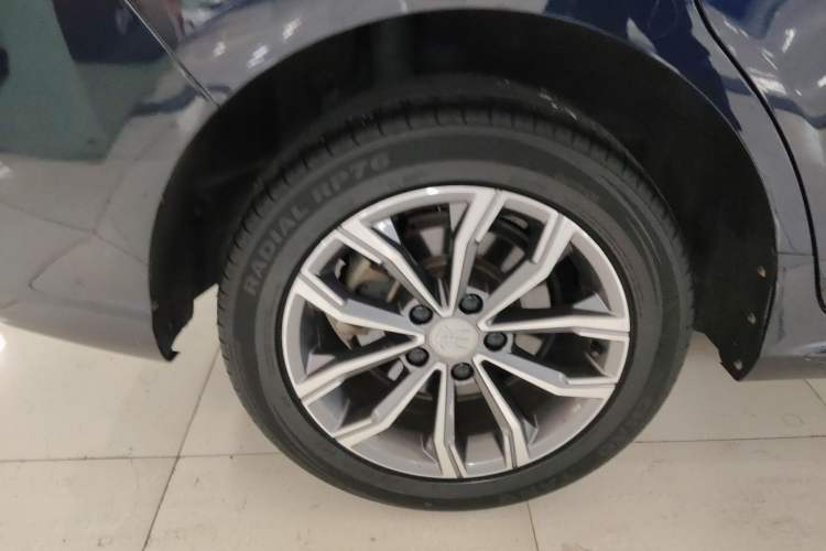 Used BYD Song MAX 2019 1.5T Automatic Smart Connect Ruiyi Sunroof Model 7 Seats China VI Standard Right Rear Wheel Hub