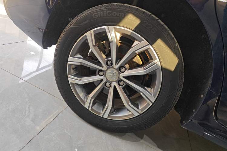 Used BYD Song MAX 2019 1.5T Automatic Smart Connect Ruiyi Sunroof Version 6 Seats China VI Standard Right Rear Wheel Hub
