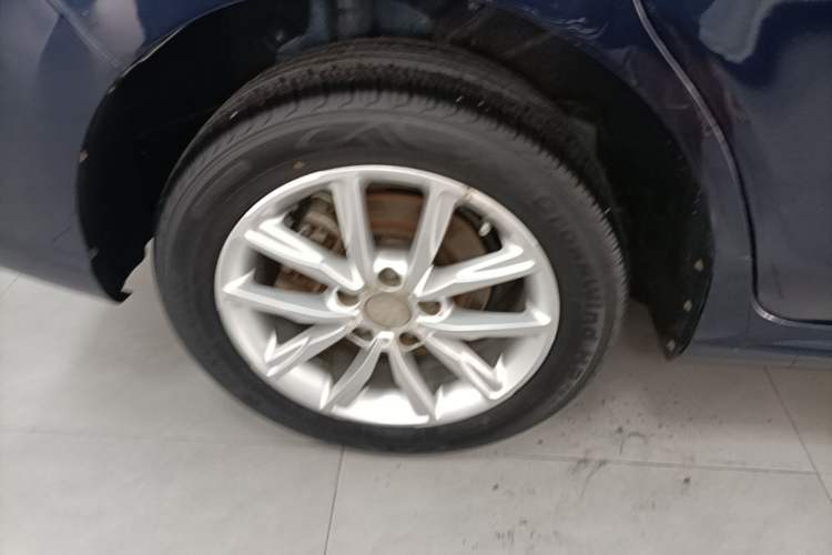 Used BYD Song MAX 2019 1.5T Manual Smart Connect Ruiyi Sunroof Model 7 Seats China VI Standard Right Rear Wheel Hub