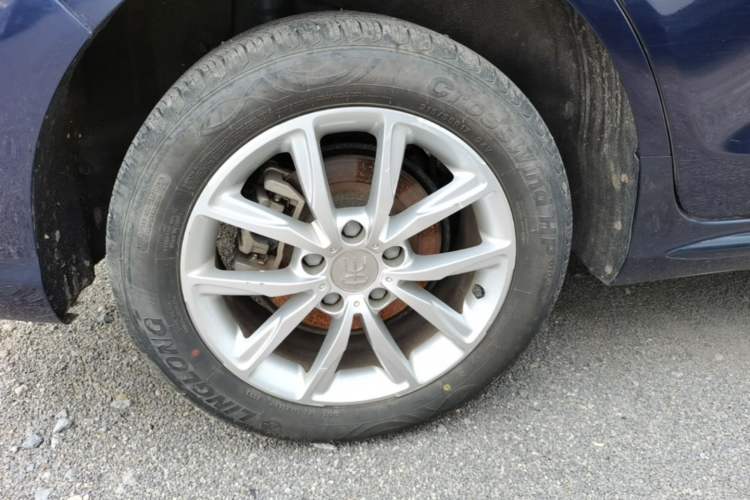 Used BYD Song MAX 2019 1.5T Manual Smart Connect Ruiyi Sunroof Model 6 Seats China VI Standard Right Rear Wheel Hub