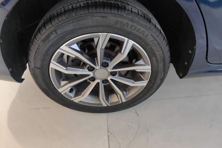 Used BYD Song MAX 2019 1.5T Automatic Smart Connect Ruiyi Sunroof Model 7 Seats China VI Standard Right Rear Wheel Hub