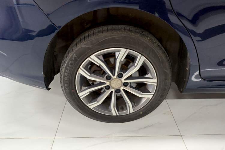Used BYD Song MAX 2019 1.5T Automatic SmartConnect ZhiLian RuiDong Edition with 6 Seats China VI Standard Right Rear Wheel Hub
