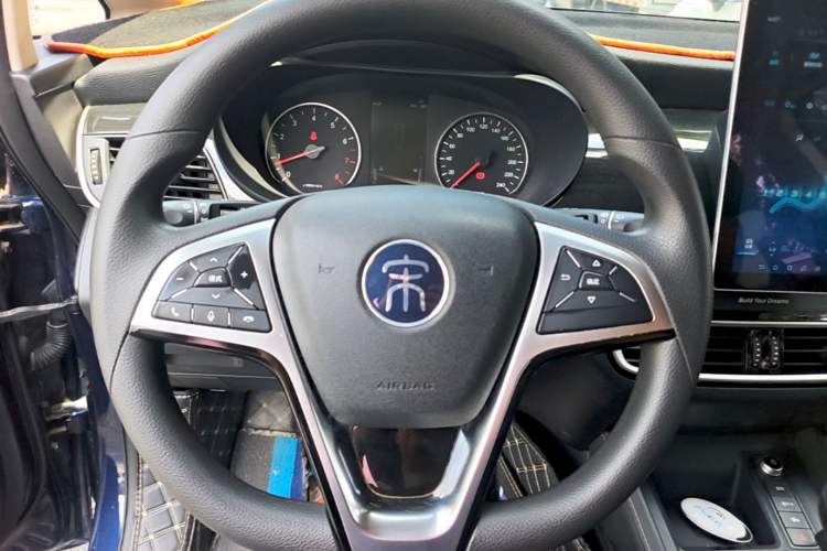 Used BYD Song MAX 2019 1.5T Manual Smart Connect Ruiyi Sunroof Model 7 Seats China VI Standard Steering Wheel