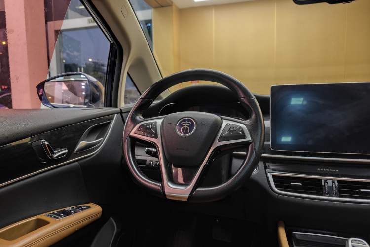 Used BYD Song MAX 2019 1.5T Automatic Smart Connect ZhiLian RuiDong 6-Seater China V Standard Steering Wheel