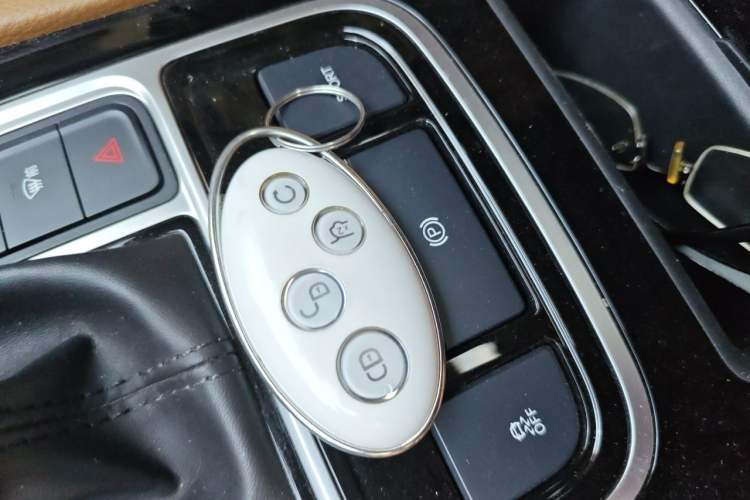 Used BYD Song MAX 2019 1.5T Automatic Smart Connect ZhiLian RuiDong 6-Seater China V Standard Vehicle Key