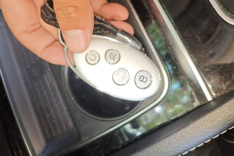 Used BYD Song MAX 2019 1.5T Automatic Smart Connect ZhiLian RuiDong 6-Seater China V Standard Vehicle Key