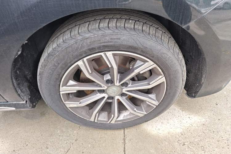 Used BYD Song MAX 2019 1.5T Automatic Smart Connect Prestige 7-Seater China V Standard Right Front Wheel Hub