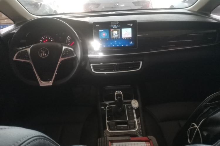 Used BYD Song MAX 2019 1.5T Automatic Smart Connect Ruiyi Sunroof Model 7 Seats China VI Standard Center Console