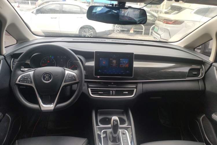 Used BYD Song MAX 2019 1.5T Automatic Smart Connect Ruiyi Sunroof Model 7 Seats China VI Standard Center Console