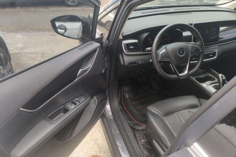 Used BYD Song MAX 2019 1.5T Automatic Smart Connect Ruiyi Sunroof Model 7 Seats China VI Standard Driver Seat