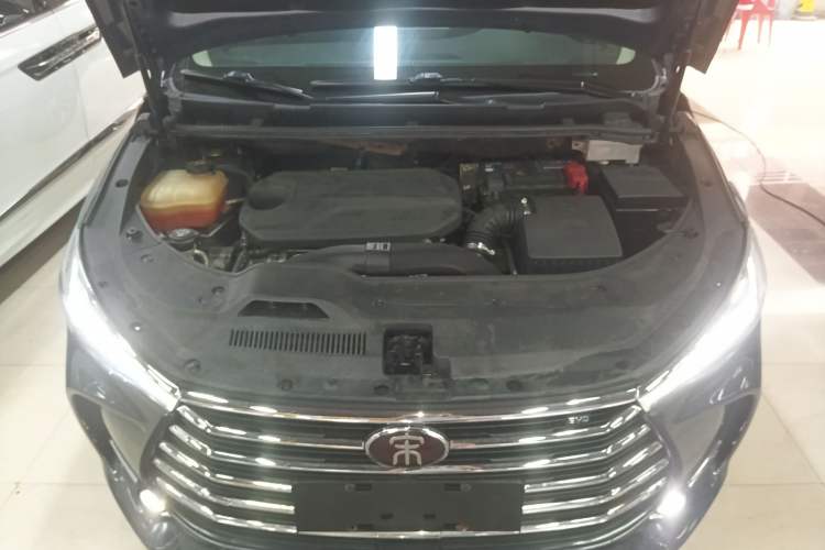 Used BYD Song MAX 2019 1.5T Automatic Smart Connect Ruiyi Sunroof Model 7 Seats China VI Standard Engine Bay
