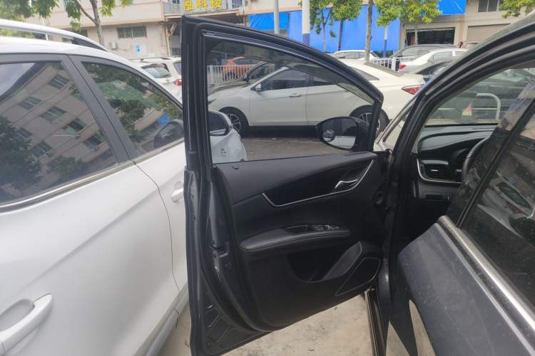 Used BYD Song MAX 2019 1.5T Automatic Smart Connect Ruiyi Sunroof Model 7 Seats China VI Standard Left Front Door Interior