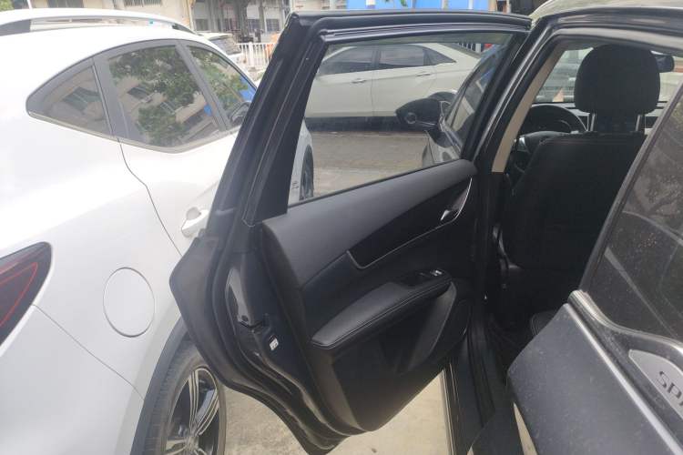 Used BYD Song MAX 2019 1.5T Automatic Smart Connect Ruiyi Sunroof Model 7 Seats China VI Standard Left Rear Door Interior