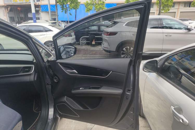 Used BYD Song MAX 2019 1.5T Automatic Smart Connect Ruiyi Sunroof Model 7 Seats China VI Standard Right Front Door Interior