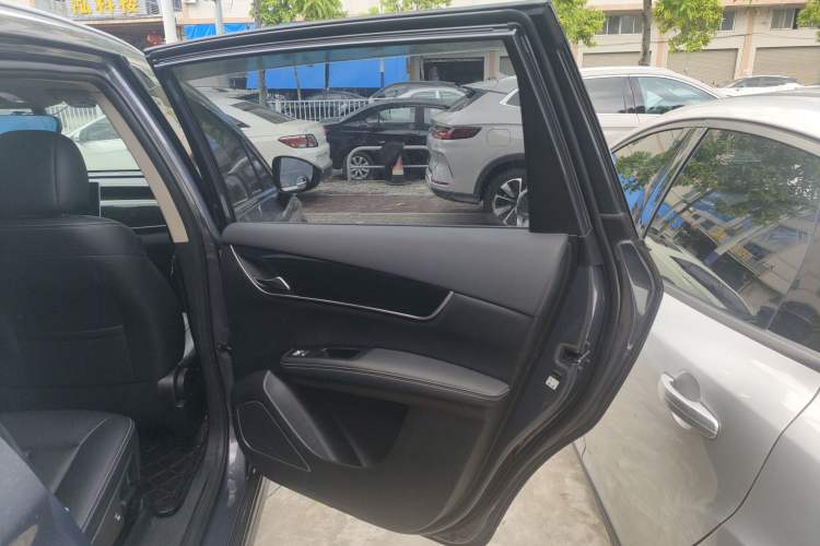Used BYD Song MAX 2019 1.5T Automatic Smart Connect Ruiyi Sunroof Model 7 Seats China VI Standard Right Rear Door Interior