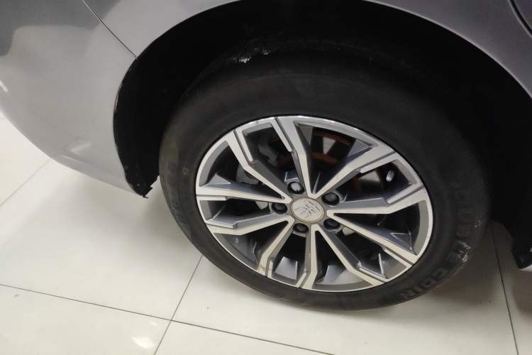 Used BYD Song MAX 2019 1.5T Automatic Smart Connect ZhiLian RuiDong Model 7 Seats China V Emission Standard Right Rear Wheel Hub