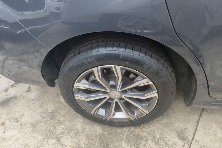 Used BYD Song MAX 2019 1.5T Automatic Smart Connect Ruiyi Sunroof Model 7 Seats China VI Standard Right Rear Wheel Hub