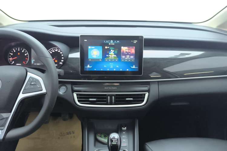 Used BYD Song MAX 2019 1.5T Manual Smart Connect Ruiyi Sunroof Model 7 Seats China VI Standard Audio And AC Panel