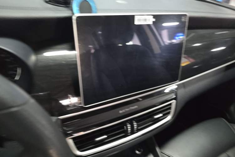 Used BYD Song MAX 2019 1.5T Manual Smart Connect Ruiyi Sunroof Model 6 Seats China VI Standard Audio And AC Panel