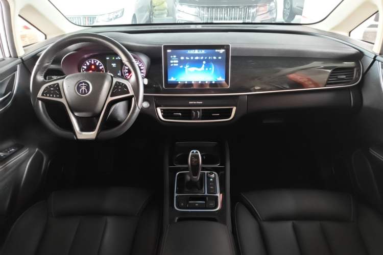 Used BYD Song MAX 2019 1.5T Automatic Smart Connect Ruiyi Sunroof Model 7 Seats China VI Standard Center Console