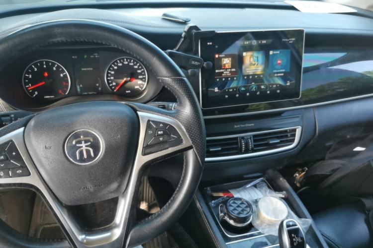Used BYD Song MAX 2019 1.5T Automatic Smart Connect Ruiyi Model 6-Seater China V Standard Center Console