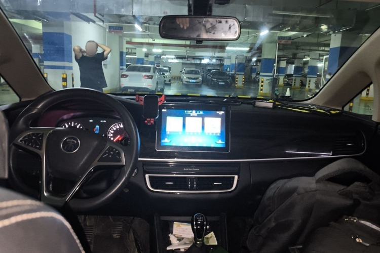 Used BYD Song MAX 2019 1.5T Manual Smart Connect Ruiyi Sunroof Model 7 Seats China VI Standard Center Console