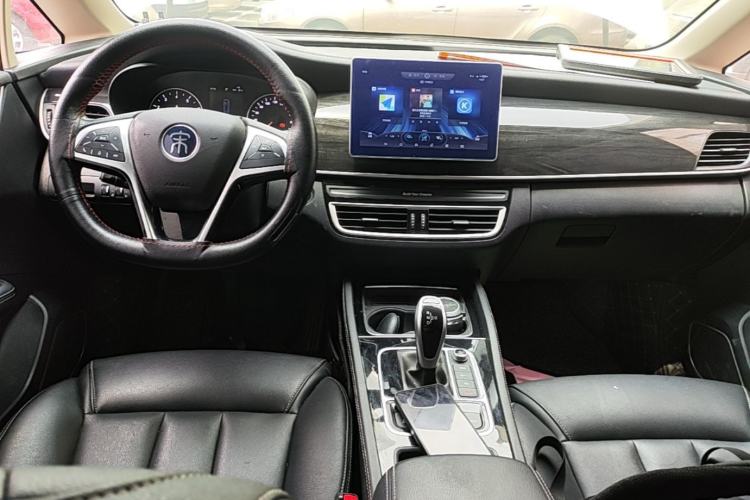 Used BYD Song MAX 2019 1.5T Automatic Smart Connect Ruiyi Sunroof Model 7 Seats China VI Standard Center Console