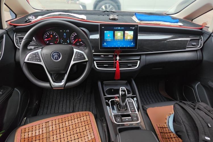 Used BYD Song MAX 2019 1.5T Automatic Smart Connect Ruiyi Sunroof Model 7 Seats China VI Standard Center Console