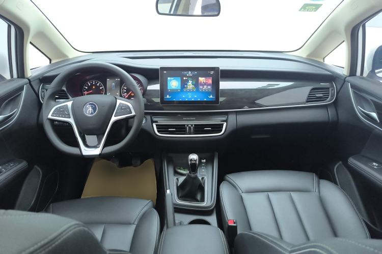 Used BYD Song MAX 2019 1.5T Manual Smart Connect Ruiyi Sunroof Model 7 Seats China VI Standard Center Console