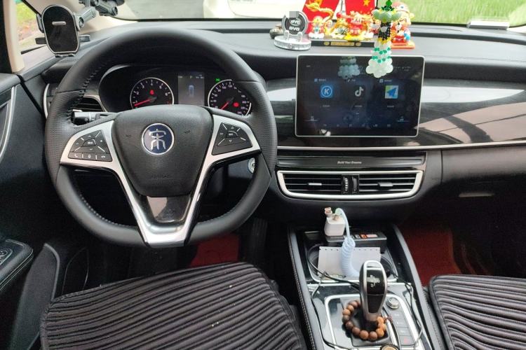 Used BYD Song MAX 2019 1.5T Automatic Smart Connect Ruiyi Sunroof Model 7 Seats China VI Standard Center Console