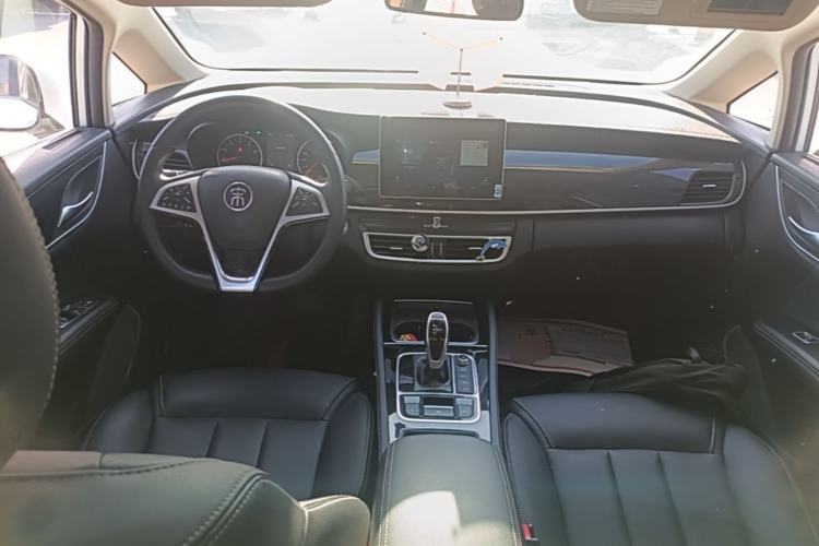 Used BYD Song MAX 2019 1.5T Automatic Smart Connect Ruiyi Sunroof Model 7 Seats China VI Standard Center Console