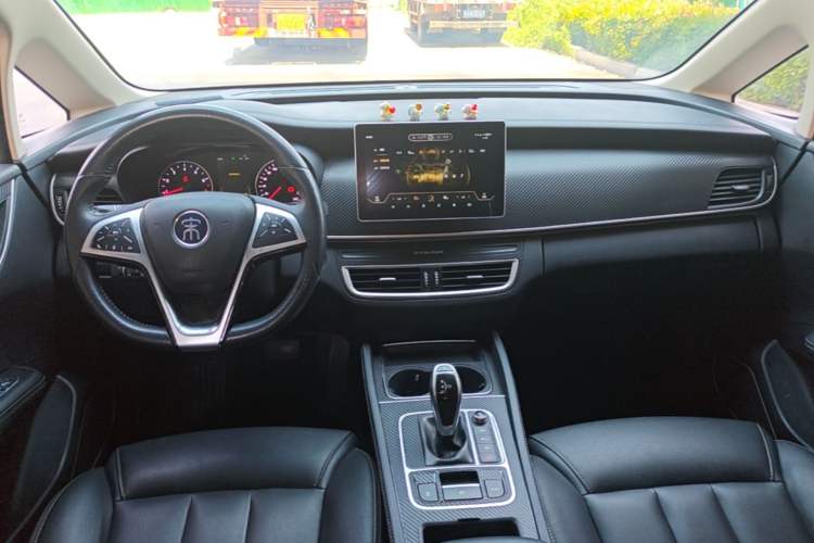 Used BYD Song MAX 2019 1.5T Automatic Smart Connect Ruiyi Sunroof Version 6 Seats China VI Standard Center Console