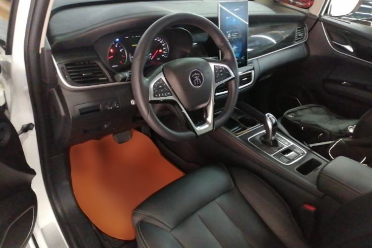 Used BYD Song MAX 2019 1.5T Automatic Smart Connect Ruiyi Sunroof Model 7 Seats China VI Standard Center Console