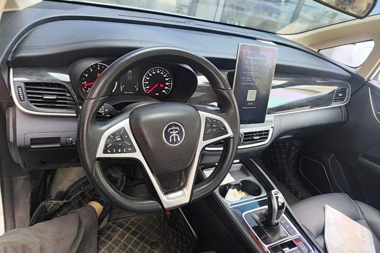 Used BYD Song MAX 2019 1.5T Automatic Smart Connect Ruiyi Sunroof Model 7 Seats China VI Standard Center Console