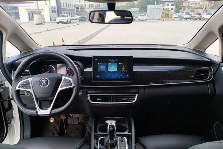 Used BYD Song MAX 2019 1.5T Automatic Smart Connect Ruiyi Sunroof Model 7 Seats China VI Standard Center Console
