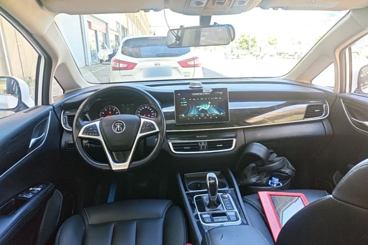 Used BYD Song MAX 2019 1.5T Automatic Smart Connect Ruiyi Sunroof Model 7 Seats China VI Standard Center Console