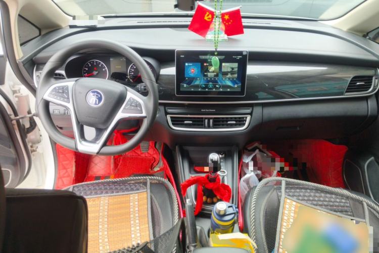 Used BYD Song MAX 2019 1.5T Manual Smart Connect Ruiyi Sunroof Model 7 Seats China VI Standard Center Console