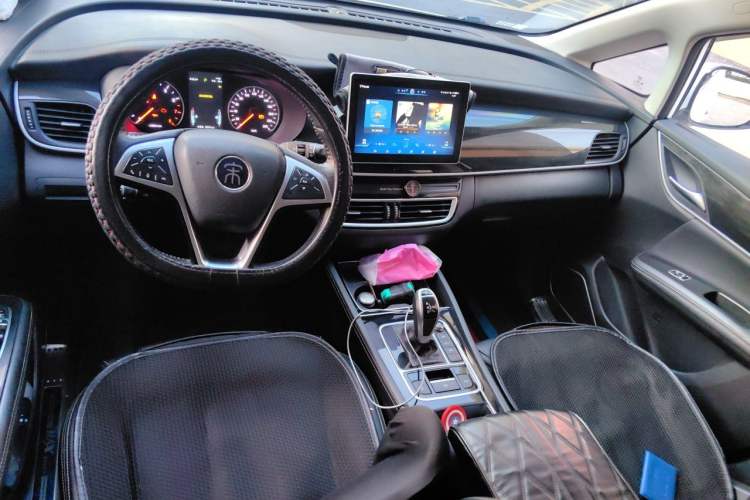 Used BYD Song MAX 2019 1.5T Automatic Smart Connect Ruiyi Model 7 Seats China VI Standard Center Console