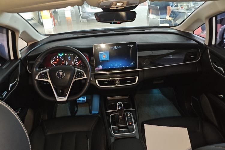 Used BYD Song MAX 2019 1.5T Automatic Smart Connect ZhiLian RuiDong Model 7 Seats China V Emission Standard Center Console
