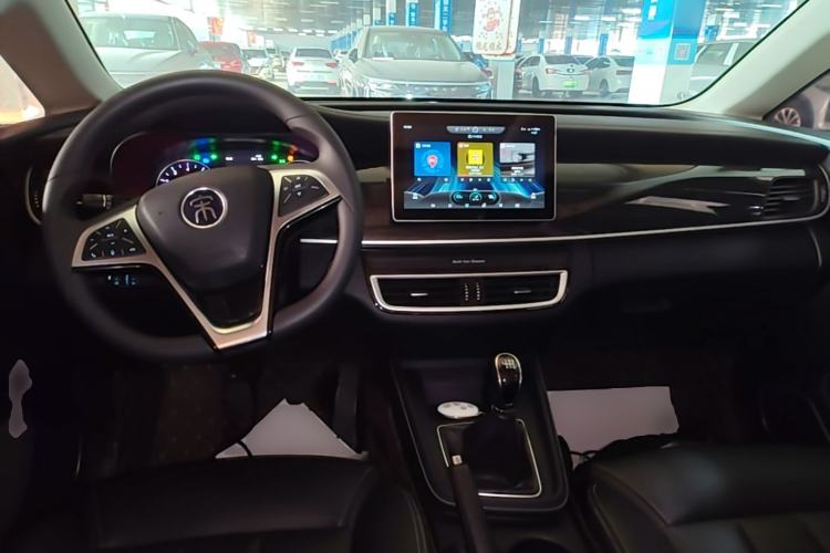 Used BYD Song MAX 2019 1.5T Manual Smart Connect Ruiyi Model 7 Seats China V Emission Standard Center Console