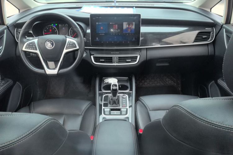 Used BYD Song MAX 2019 1.5T Automatic Smart Connect Prestige Model 6 Seats China V Standard Center Console