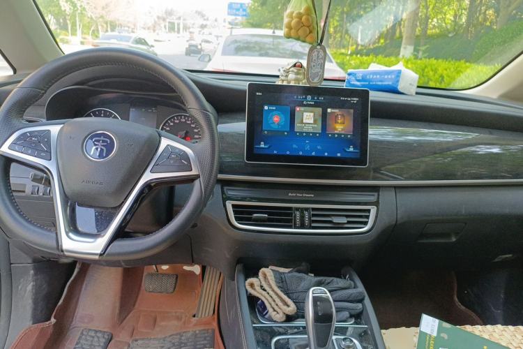 Used BYD Song MAX 2019 1.5T Automatic Smart Connect Ruiyi Sunroof Model 7 Seats China VI Standard Center Console