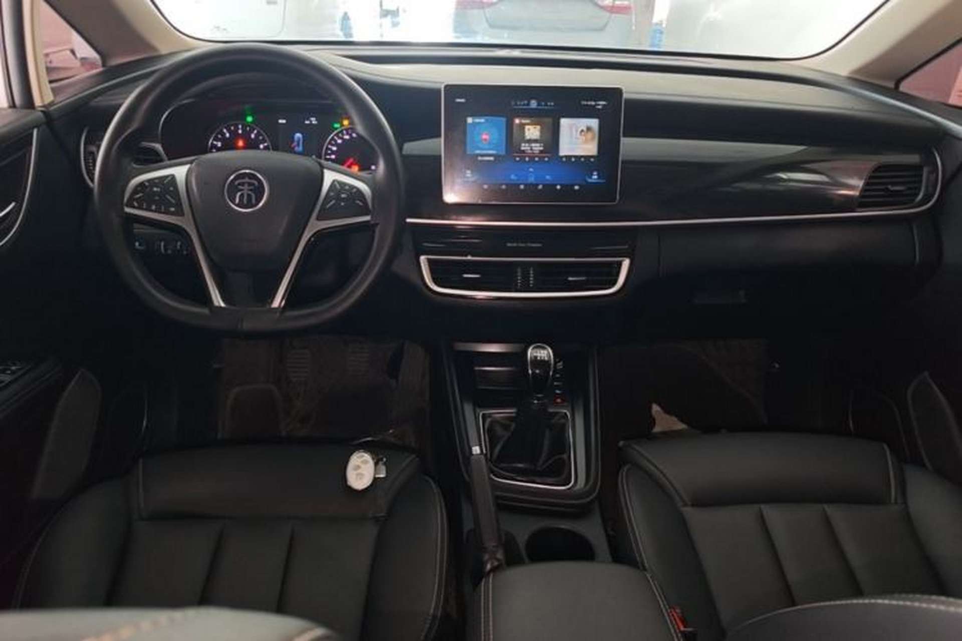 Used BYD Song MAX 2019 1.5T Manual Smart Connect Ruiyi Sunroof Model 7 Seats China VI Standard Center Console
