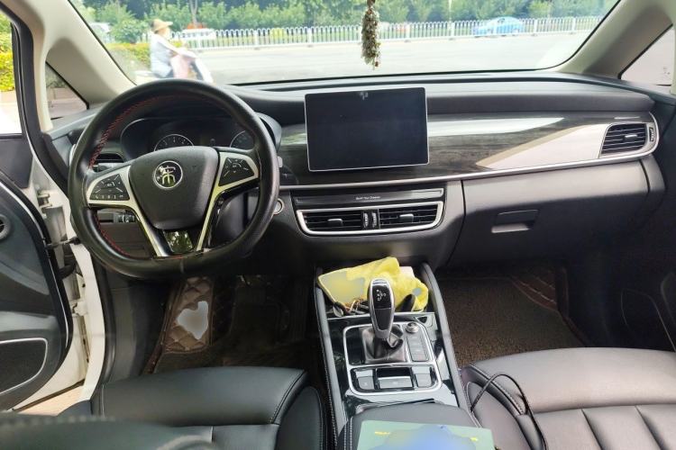 Used BYD Song MAX 2019 1.5T Automatic Smart Connect Ruiyi Sunroof Model 7 Seats China VI Standard Center Console