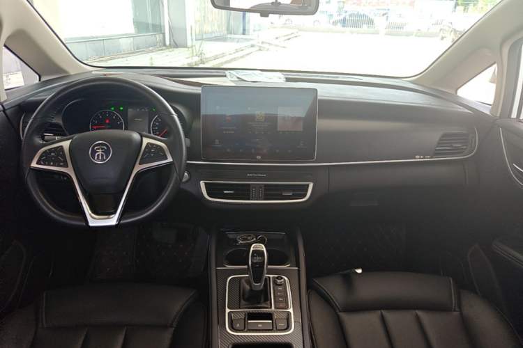 Used BYD Song MAX 2019 1.5T Automatic Smart Connect Prestige Model 6 Seats China VI Standard Center Console
