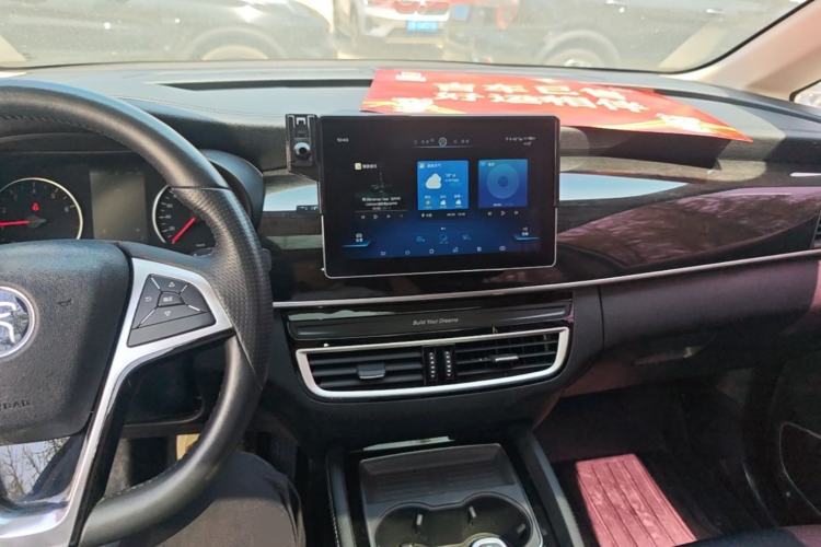 Used BYD Song MAX 2019 1.5T Automatic Smart Connect Ruiyi Model 6 Seats China VI Standard Center Console