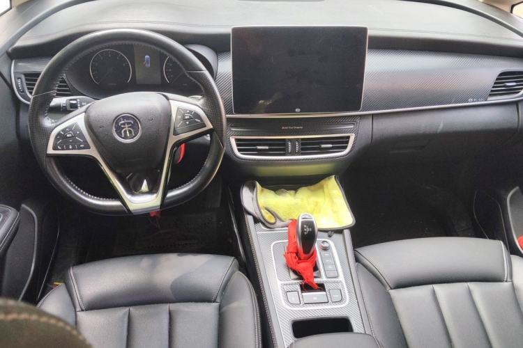 Used BYD Song MAX 2019 1.5T Automatic Smart Connect Prestige Model 6 Seats China VI Standard Center Console