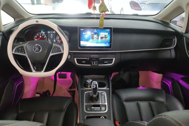 Used BYD Song MAX 2019 1.5T Automatic Smart Connect Ruiyi Sunroof Model 7 Seats China VI Standard Center Console