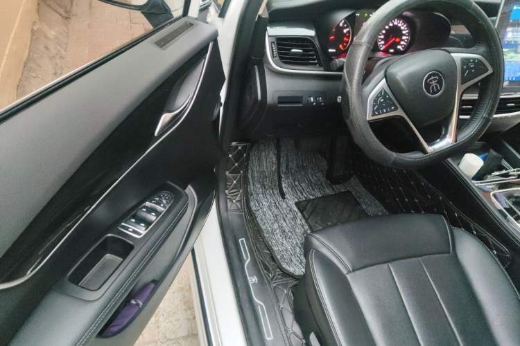 Used BYD Song MAX 2019 1.5T Automatic Smart Connect Ruiyi Sunroof Model 7 Seats China VI Standard Driver Seat