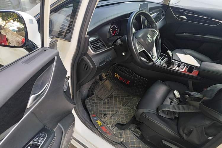 Used BYD Song MAX 2019 1.5T Automatic Smart Connect Ruiyi Sunroof Model 7 Seats China VI Standard Driver Seat